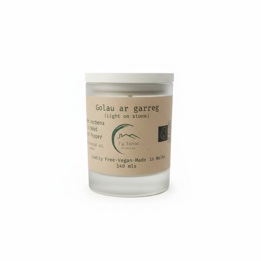 Golau ar garreg (Light on stone) Candle