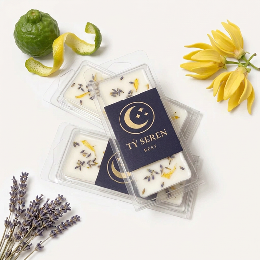 Lleuad Dawel (Quiet Moon) aromatherapy wax melt snap bars with lavender, bergamot and ylang-ylang botanicals.